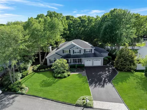 6 Cobbler Ln, East Setauket, NY 11733