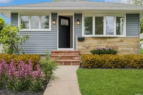 1052 Grand Blvd, Westbury, NY 11590