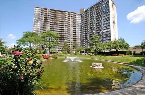 2 Bay Club Dr #15H, Bayside, NY 11360