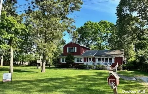 168 Bay Ave E, Hampton Bays, NY 11946