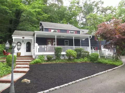 21 W Lyons St, Melville, NY 11747