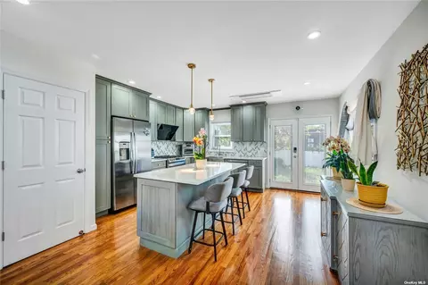84-37 61st Rd, Middle Village, NY 11379