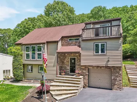 279 Kohr Rd, Kings Park, NY 11754