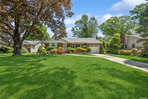 1399 Little Whaleneck Rd, Merrick, NY 11566