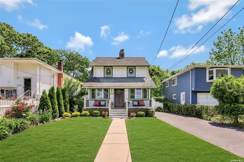31 Vanderbilt Ave, West Babylon, NY 11704