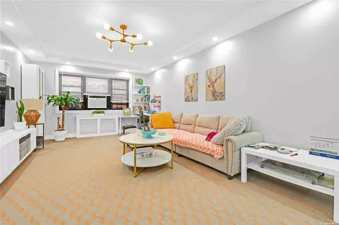 29-50 137th St #2A, Flushing, NY 11354