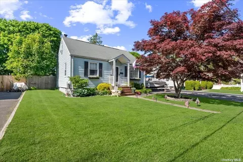 31 John St, Patchogue, NY 11772