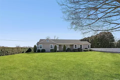 2800 Main Rd, Laurel, NY 11948