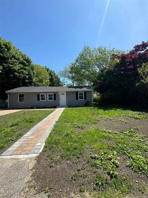 515 Scherger Ave, Patchogue, NY 11772