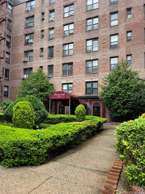 83-15 98th St #3T, Woodhaven, NY 11421