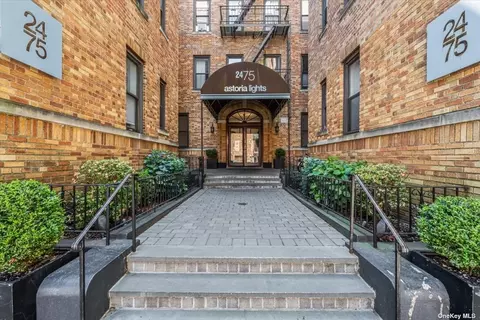 24-75 38th St #5B, Astoria, NY 11103