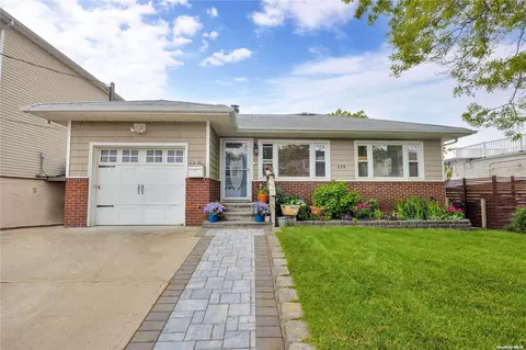119 Garfield St, Freeport, NY 11520