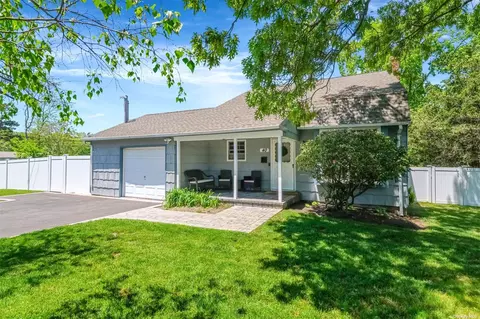 40 Hillside Ave, Patchogue, NY 11772