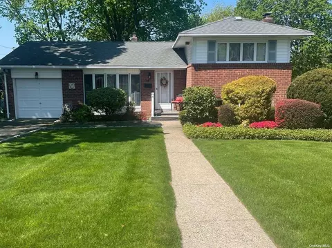 14 Putnam Ct, Commack, NY 11725