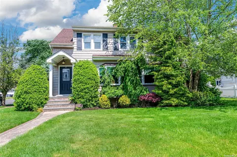 2677 Terrell Ave, Oceanside, NY 11572