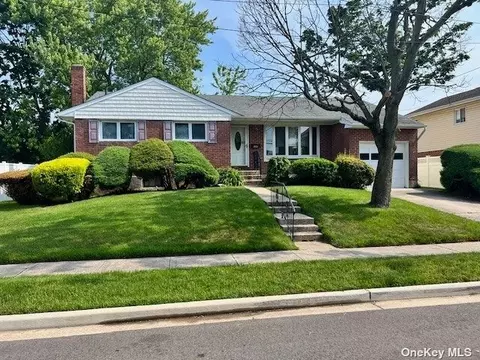 147 Washington St, Farmingdale, NY 11735
