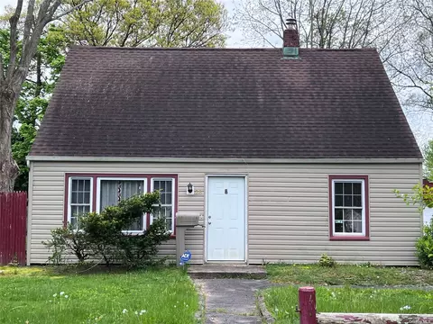 28 Anne Ln, Central Islip, NY 11722