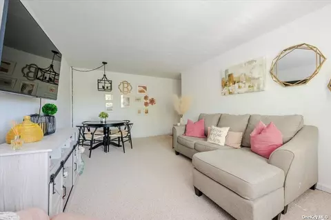 4 S Lewis #B4, Rockville Centre, NY 11570