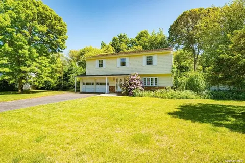 293 Bow Dr, Hauppauge, NY 11788