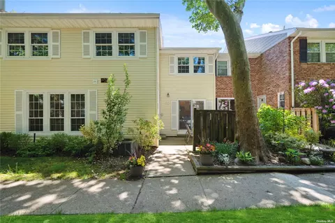 101 Aspen Dr E #-, Woodbury, NY 11797