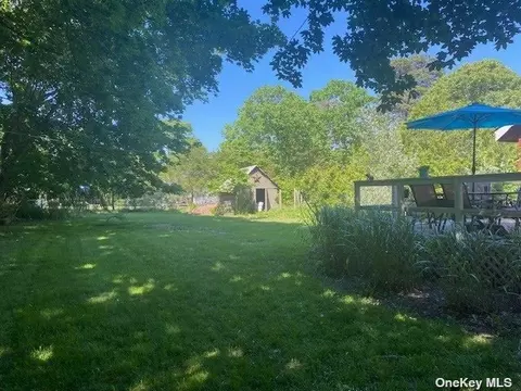 19 Shinnecock Rd, Hampton Bays, NY 11946 | 15 Photos - Movoto