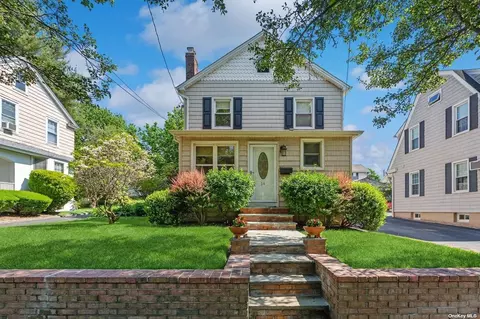 14 Park Ave, Port Washington, NY 11050