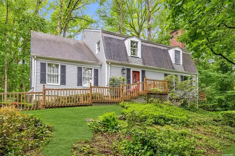 13 Rockwood Rd W, Manhasset, NY 11030