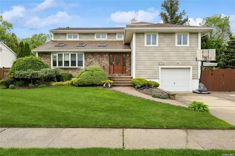 67 Elmtree Ln, Jericho, NY 11753