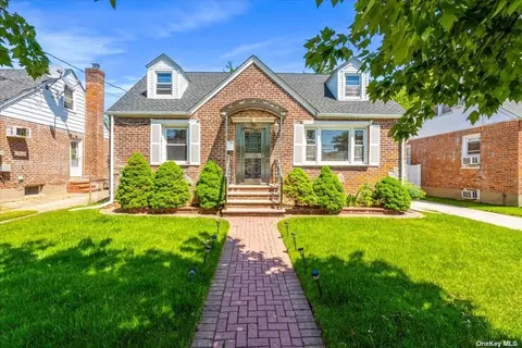 66 Sprague Dr, Valley Stream, NY 11580