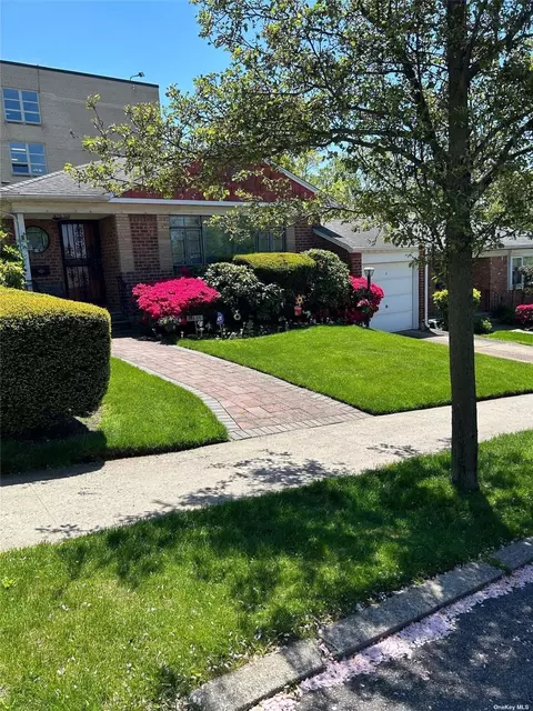 248-50 Van Zandt Ave, Douglaston, NY 11362
