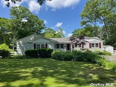 38 Hempstead Dr, Sound Beach, NY 11789