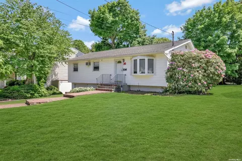 30 Vermont St, Melville, NY 11747