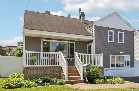 53 Noble St, North Babylon, NY 11703