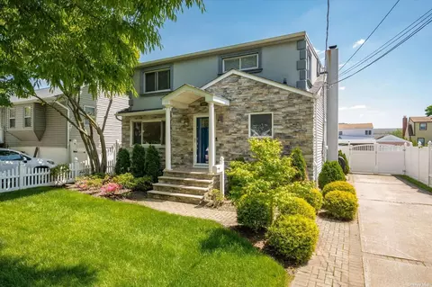 89 S Bay Ave, Freeport, NY 11520