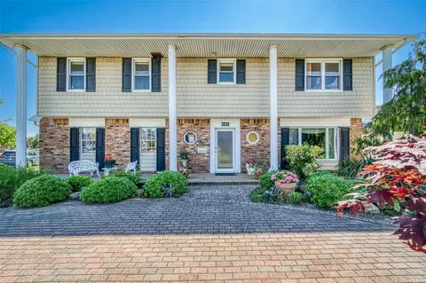 3212 Lee Pl, Bellmore, NY 11710