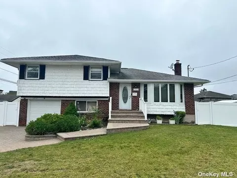 1054 Hicksville Rd, Seaford, NY 11783