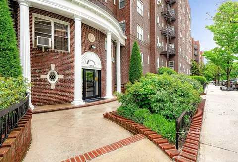 110-35 72nd Rd #403, Forest Hills, NY 11375