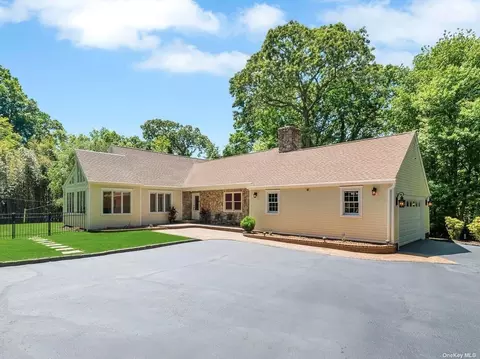 5 Smith Ln, Nissequogue, NY 11780