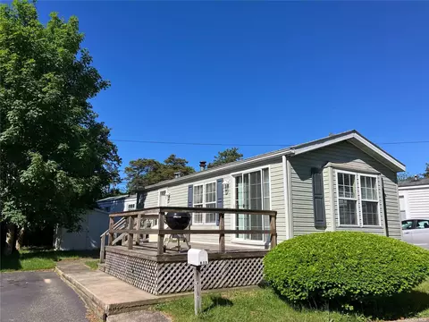 525 B13 Riverleigh, Riverhead, NY 11901