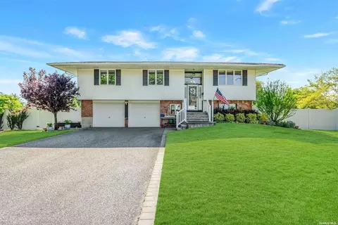 19 Digney Ct, Commack, NY 11725