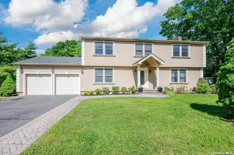 25 Cedar Ridge Ln, Dix Hills, NY 11746