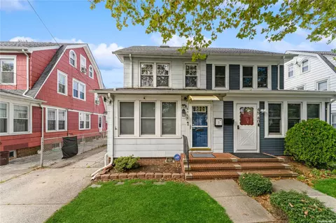 45-42 170th St, Flushing, NY 11358