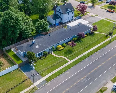 58 Roe Blvd E, Patchogue, NY 11772