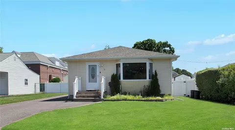 5 Lincoln Gate Gate, Plainview, NY 11803