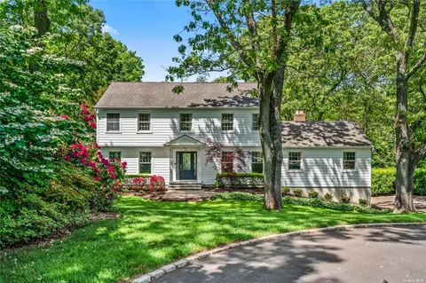 1 Yellow Brick Rd, Northport, NY 11768