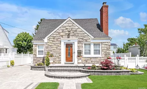 2921 Tulip Ave, Baldwin, NY 11510