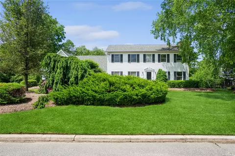 6 Parviz Ct, Miller Place, NY 11764