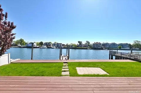37 Prospect St, Freeport, NY 11520