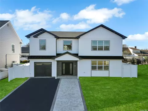52 Ranch Ln, Levittown, NY 11756