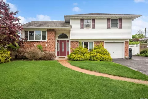 103 Sherry St, East Islip, NY 11730
